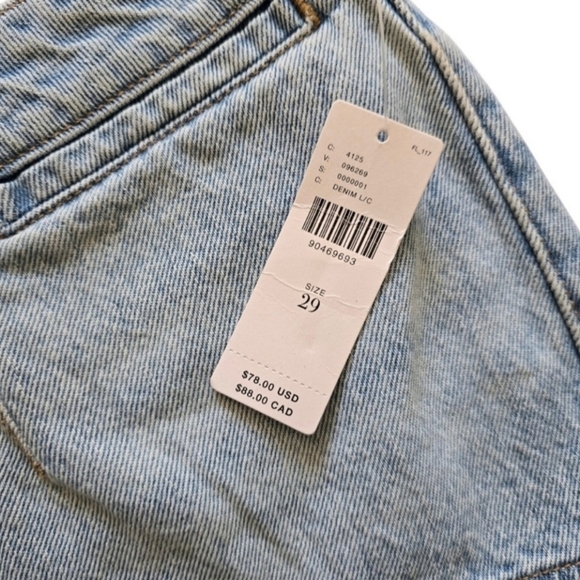 NWT Anthropologie Pilcro Pitched Micro Denim Shorts, Size 29 - Picture 5 of 12